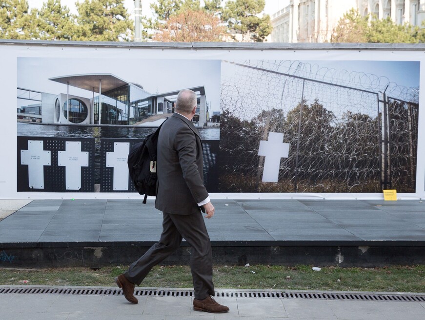 Zentrum für politische Schönheit: Erster europäischer Mauerfall
