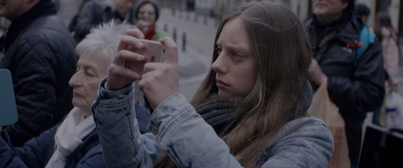 still from "Ondes Noires / Dark Waves"