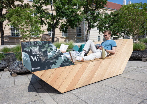 Enzi aus Holz zur Woche des Waldes