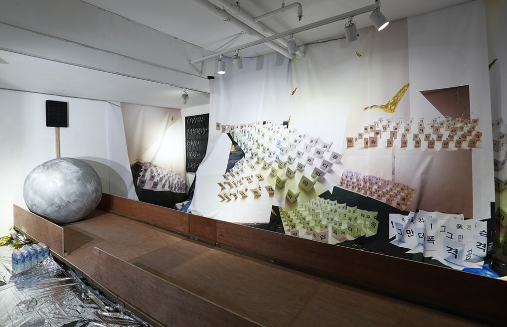 <DO-AH KIM TRANS-military-warrior-killed-history -in-action-CRIPTION ROOM> installation view,2019