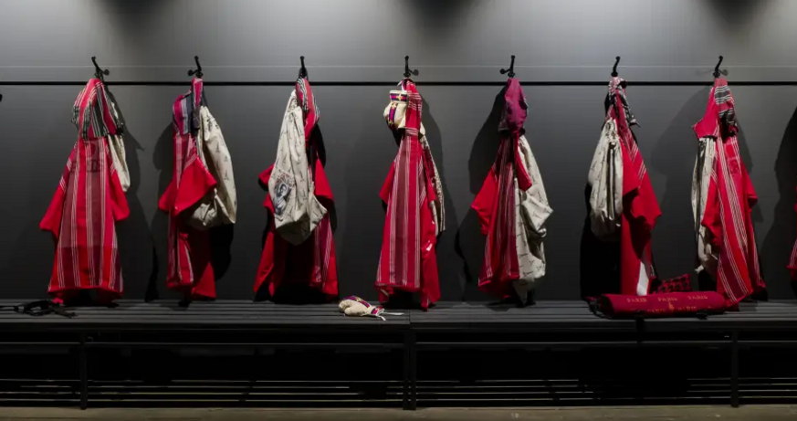 Chalisée Naamani, Who claims love?, 2025, Ausstellungsansicht Palais de Tokyo, 2025 Courtesy Ciaccia Levi, Paris/Milan, © Bildrecht, Wien 2026, Foto: Aurélien Mole Exhibition: Chalisée Naamani "Octogone"